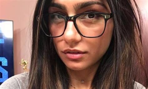 mia khalifa brille